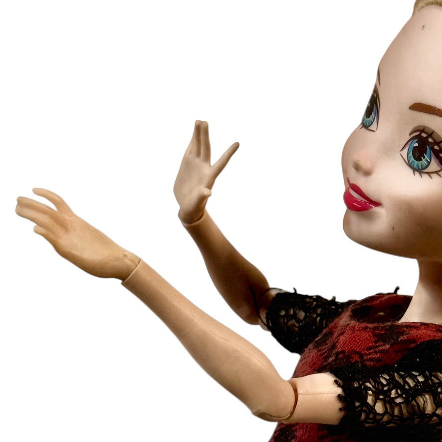 Ever After High First Chapter Cherise Hood, Original Outfit with Net Stockings and High Black Shoes
