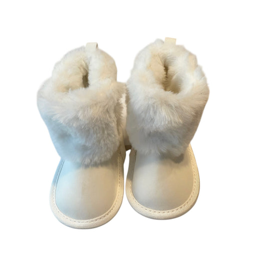 Children's Place Faux Fur White Chalet Boots 4.5" long, Fur Cuff Hook & Loop Closure