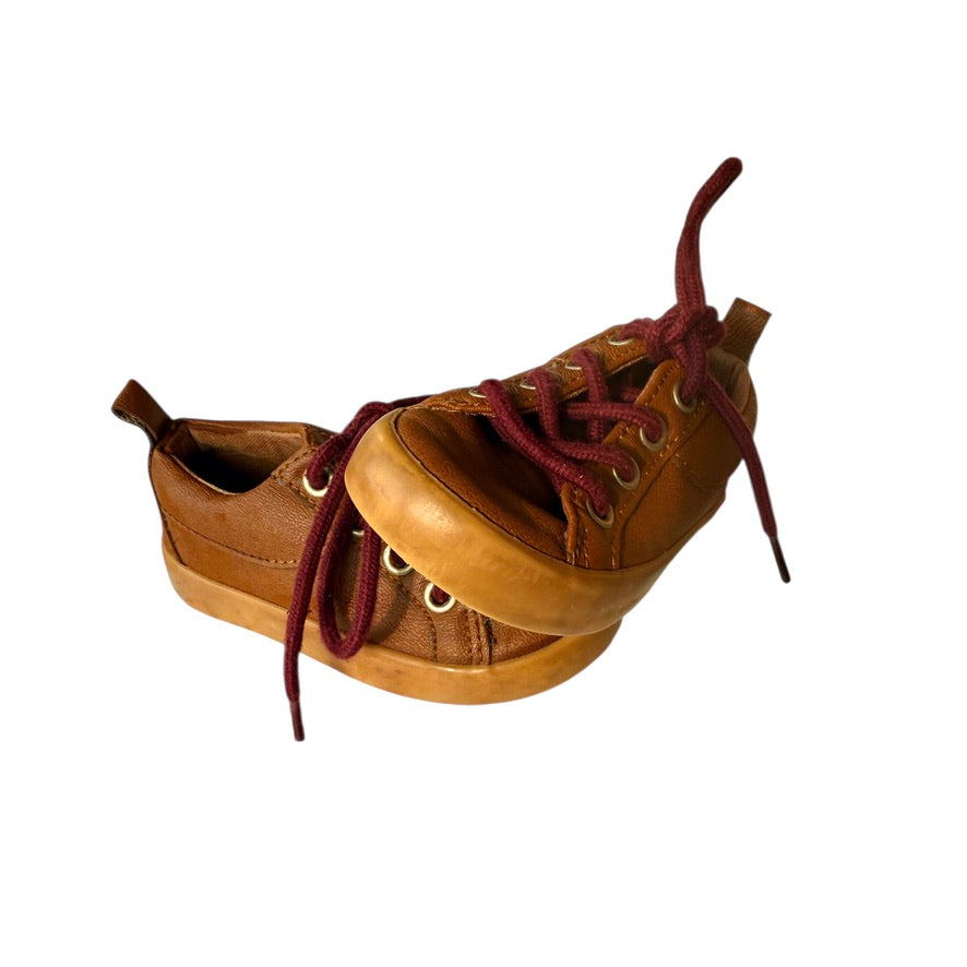 Old Navy Tan Tie Up Shoes with Burgundy Laces, Children's Size 5 in EUC