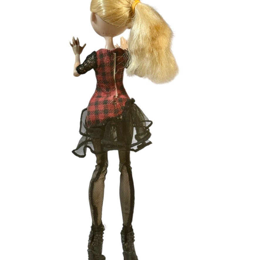 Ever After High First Chapter Cherise Hood, Original Outfit with Net Stockings and High Black Shoes