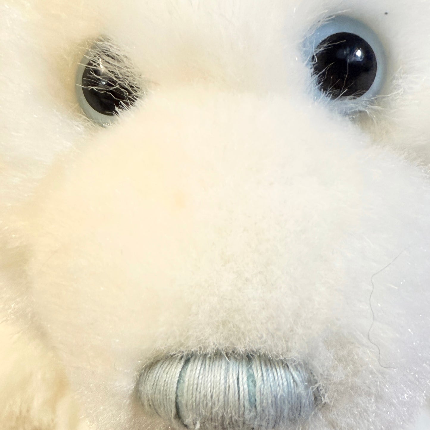 Build-A-Bear Seated Polar Bear, Bright White with Pretty Blue Eyes & a Satin Nose, 11” in GUC.  x