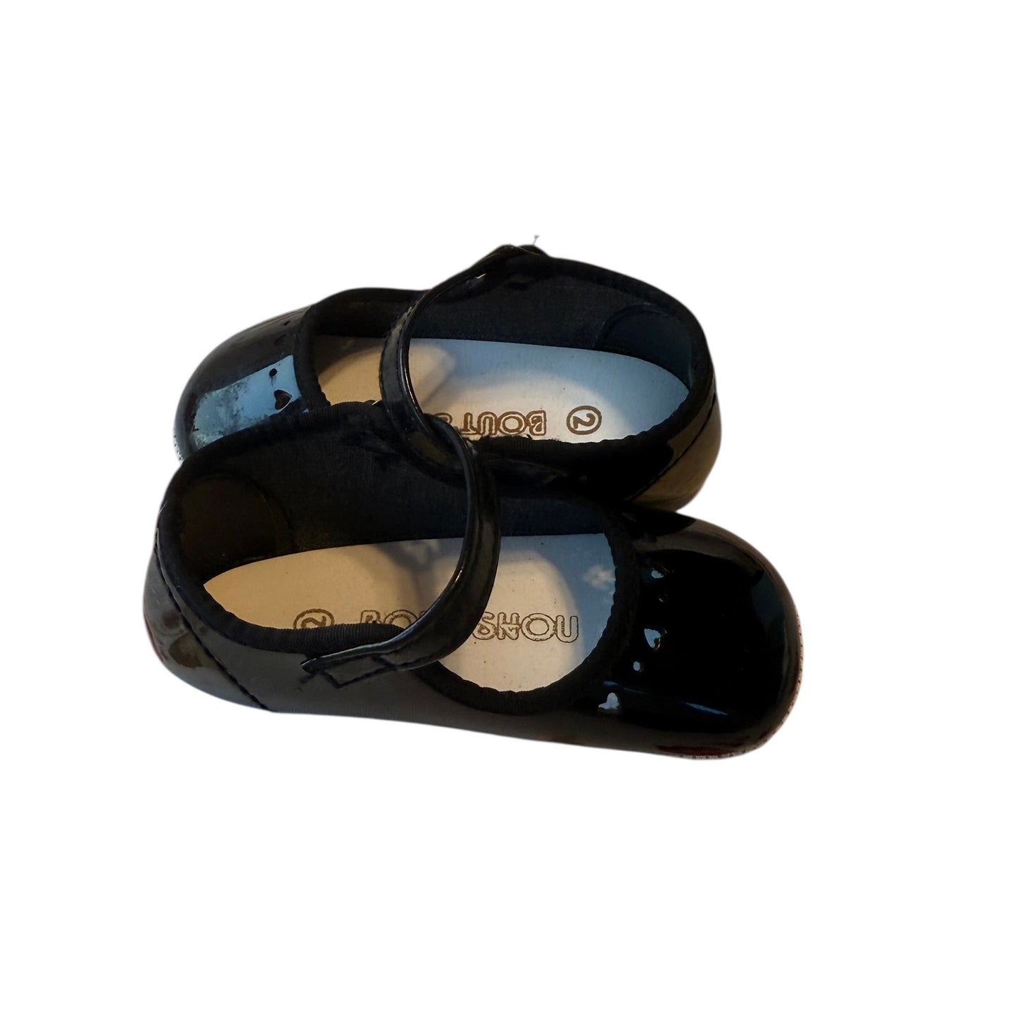 Bout'Shou Black Patent Mary Jane Shoes with Heart Cutouts Size 2 Preowned, Good Condition