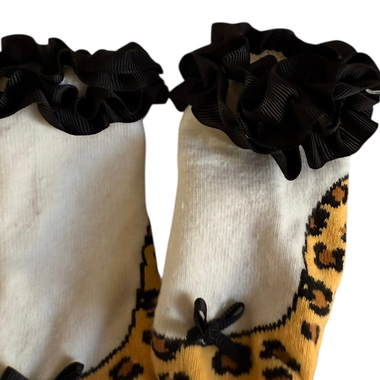 Mud Pie Infant Ruffled Leopard Print Socks with Grosgrain Ribbon & Tiny Black Bow in GUC