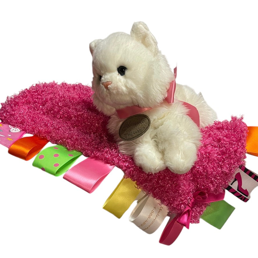 Yomiko Classics White Persian Cat with Raspberry Multi-Textured Minkie Ribbon Tug Lovey