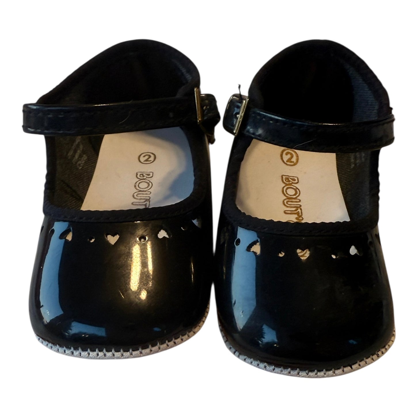 Bout'Shou Black Patent Mary Jane Shoes with Heart Cutouts Size 2 Preowned, Good Condition