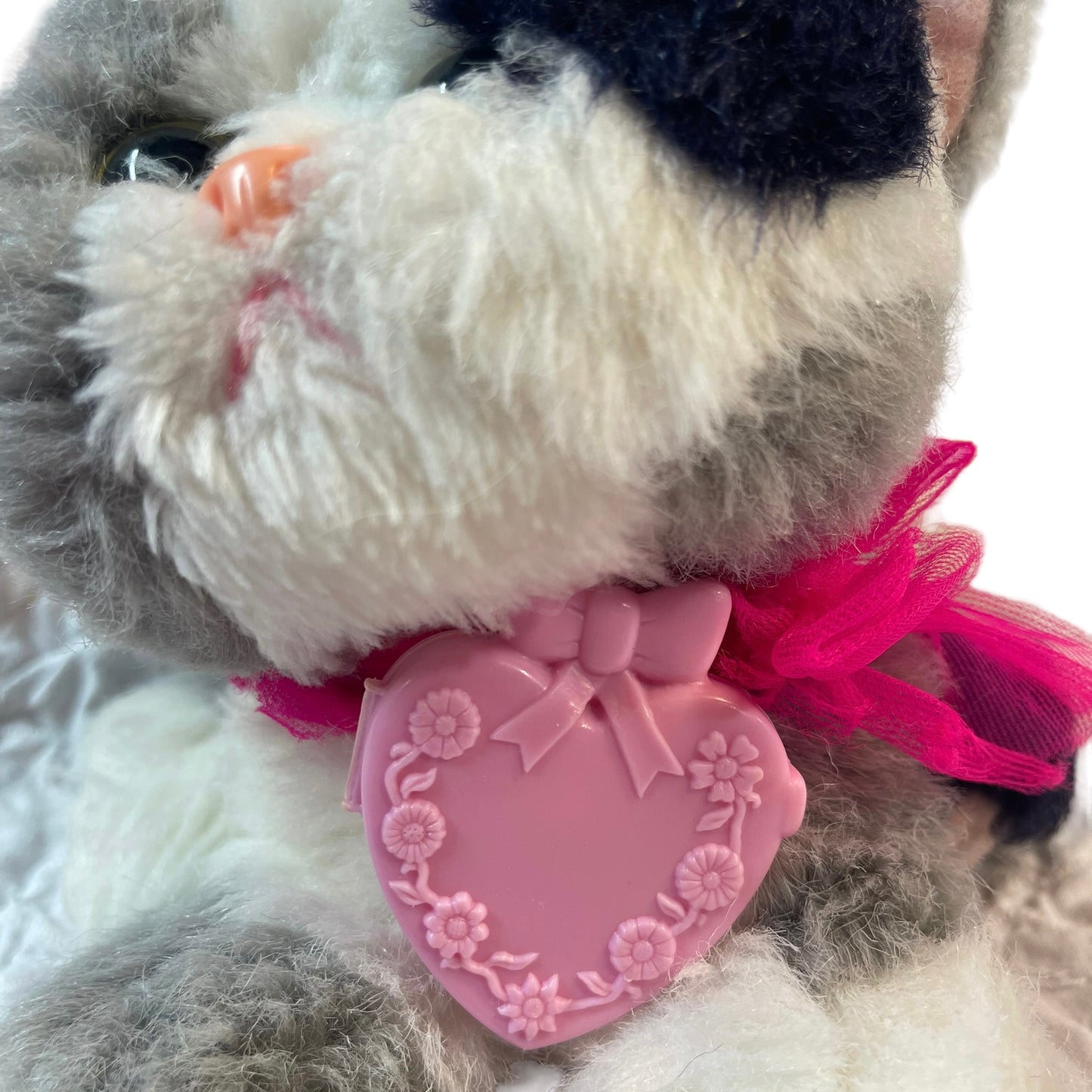 Tyco 1992 Rare & Adorable, Purring  Kitty Kitty Kitten with Chiffon Bow and Pink Locket