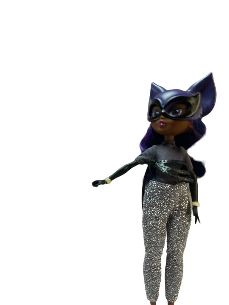 DC Superheroes Girls, 'Catwoman, ' 11" Action Doll with Headgear, Belt and Bracelets in GUC