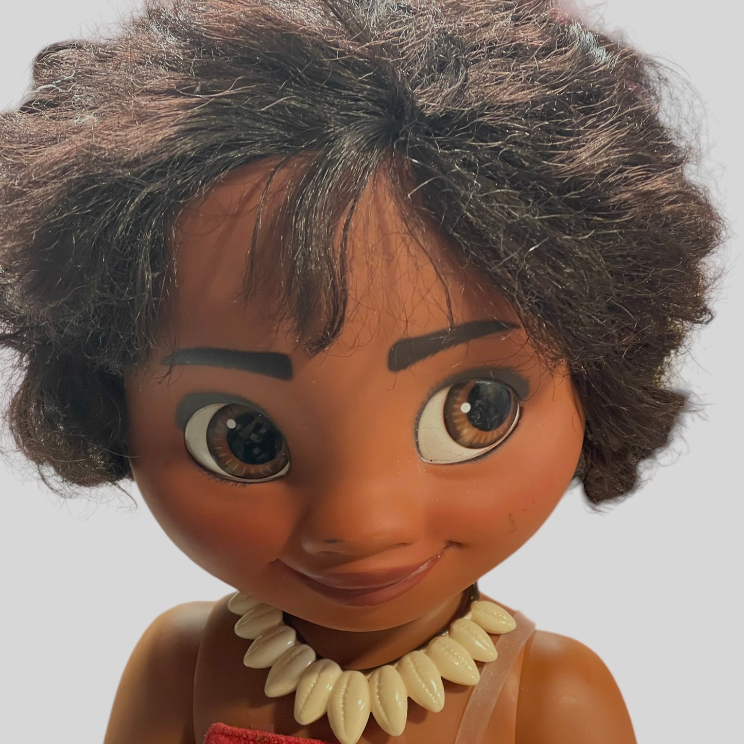 Disney, Moana, 15" Vinyl Doll with Sandy Feet & Black Curly Hair Shell Necklace, Vinyl Turtle