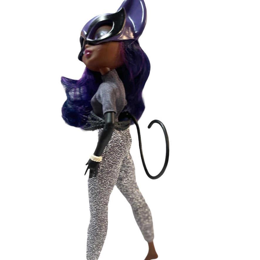 DC Superheroes Girls, 'Catwoman, ' 11" Action Doll with Headgear, Belt and Bracelets in GUC