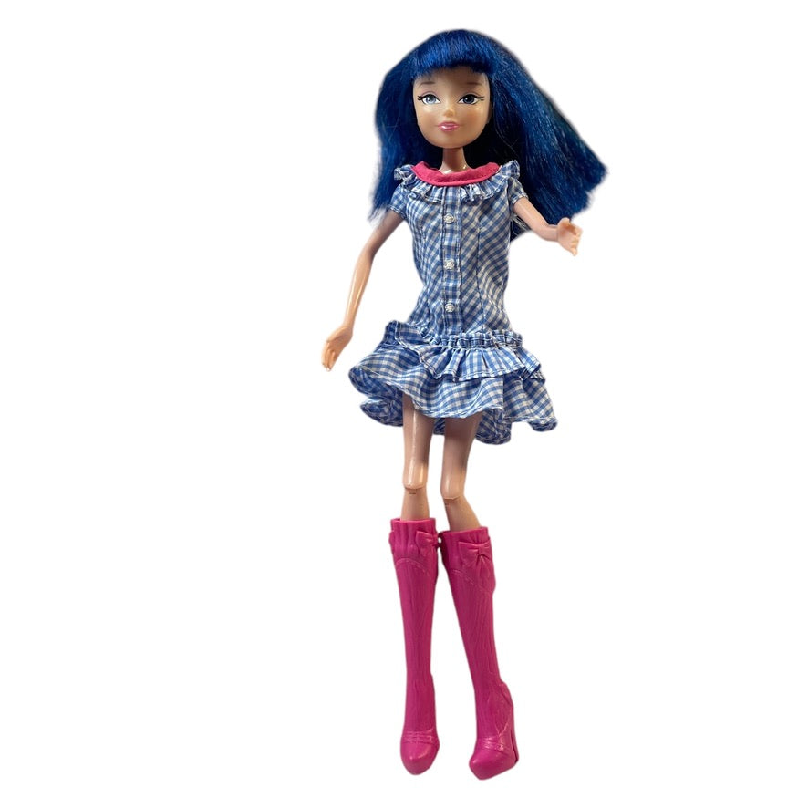 Winx Club Concert Doll Jakks Pacific, Blue Hair, Blue Gingham Dress, Articulated Legs with High Pink Boots in EUC