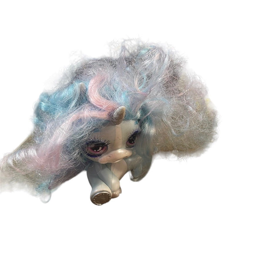 Poopsie Q.T. Unicorns Shannon Shy Blue Magical Unicorn with Wings and Pink & Blue Curls Guc