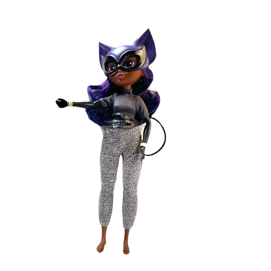 DC Superheroes Girls, 'Catwoman, ' 11" Action Doll with Headgear, Belt and Bracelets in GUC