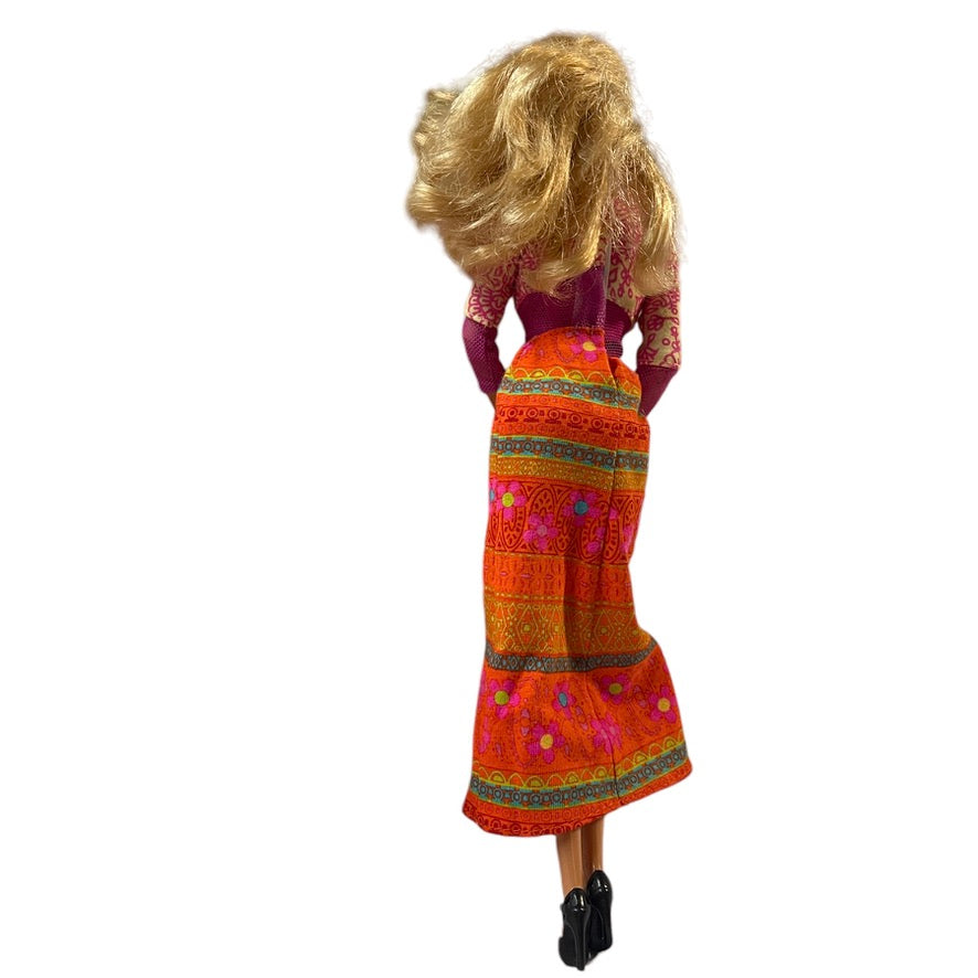 Mattel Articulated Blond 2009 Doll & 2000 Flower Power Pink & Orange Hippy Dress & Accessories