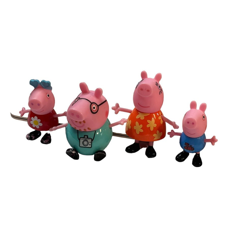 Peppa's Family! Daddy, Mommy, George and Peppa Plastic Figurines, Toys/Cake Toppers