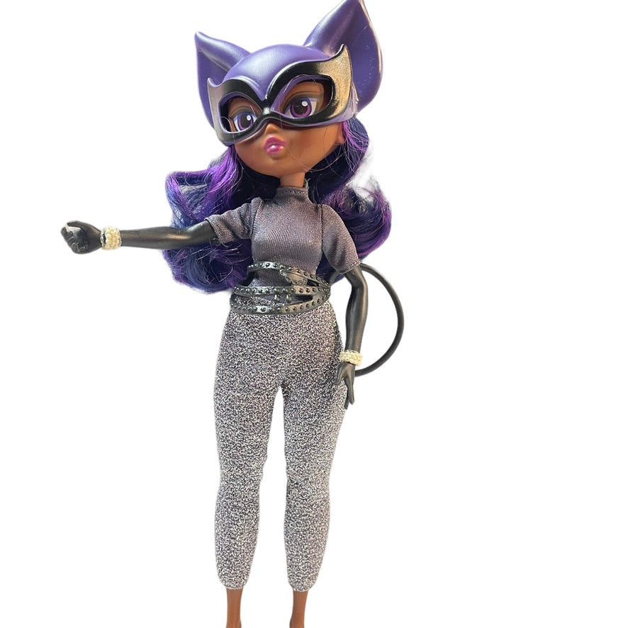 DC Superheroes Girls, 'Catwoman, ' 11" Action Doll with Headgear, Belt and Bracelets in GUC