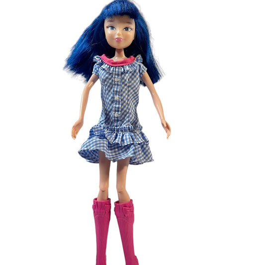 Winx Club Concert Doll Jakks Pacific, Blue Hair, Blue Gingham Dress, Articulated Legs with High Pink Boots in EUC