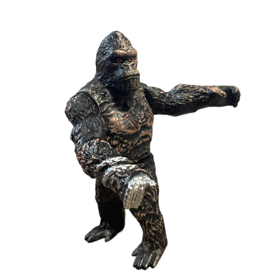 King Kong Figurine, 9" Finely  Detailed, Swivel Hips, Moveable Arms, Red Eyes, Silver Painted Chain