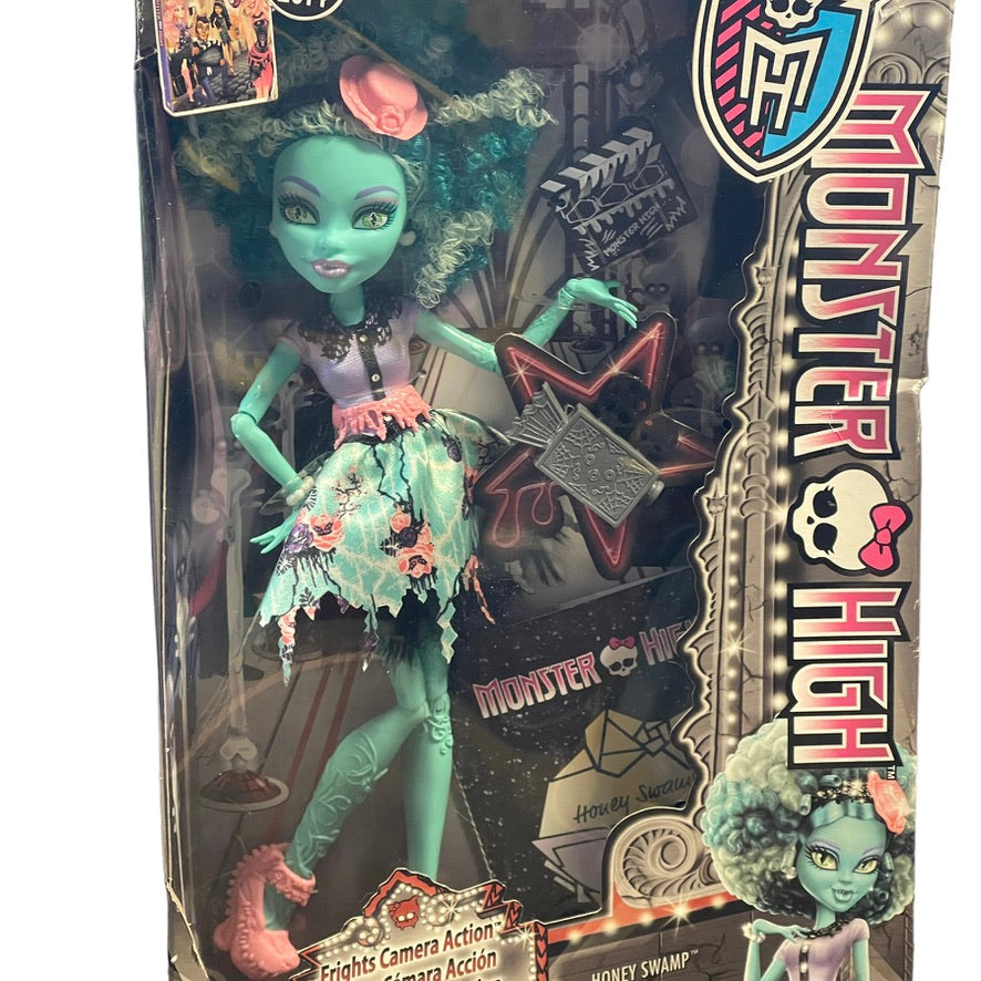 Monster High Honey Swamp in Hauntlywood Complete Boxed Set Preowned Unused