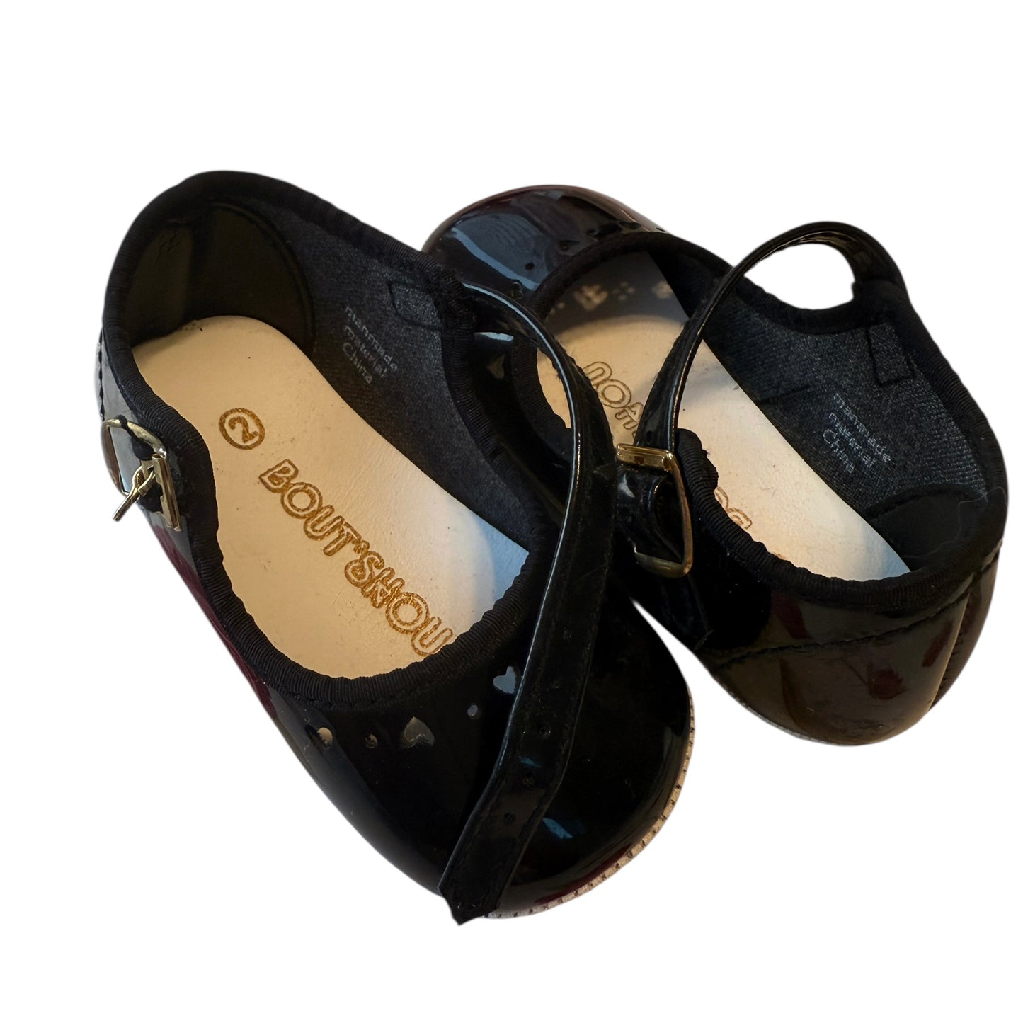 Bout'Shou Black Patent Mary Jane Shoes with Heart Cutouts Size 2 Preowned, Good Condition
