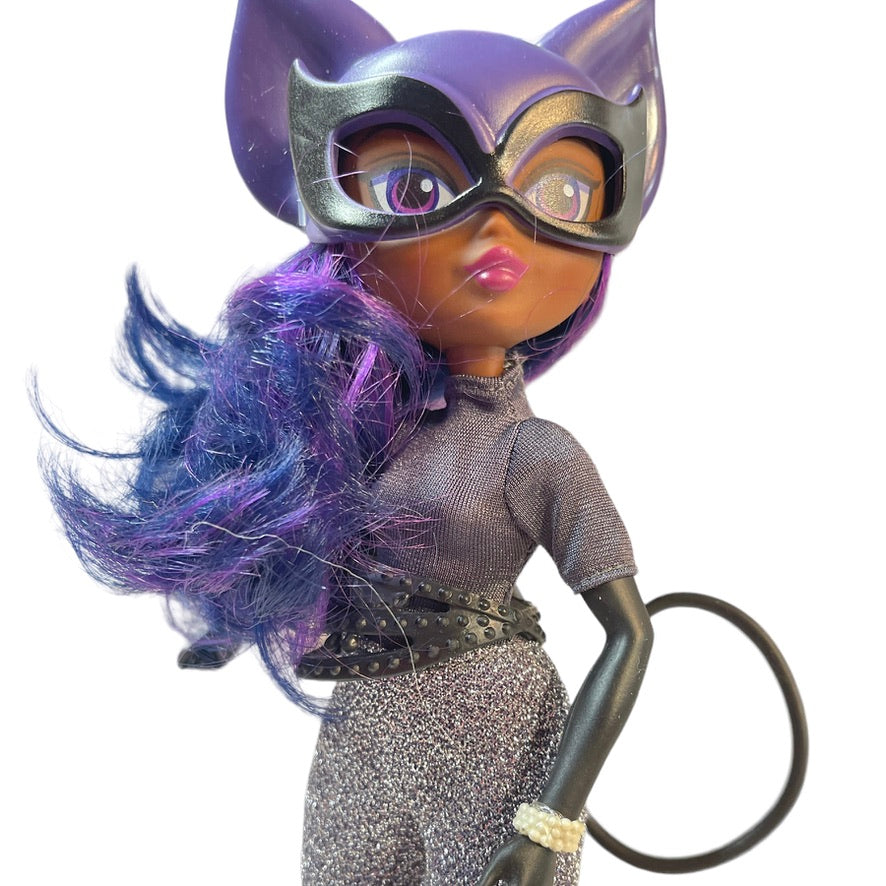 DC Superheroes Girls, 'Catwoman, ' 11" Action Doll with Headgear, Belt and Bracelets in GUC