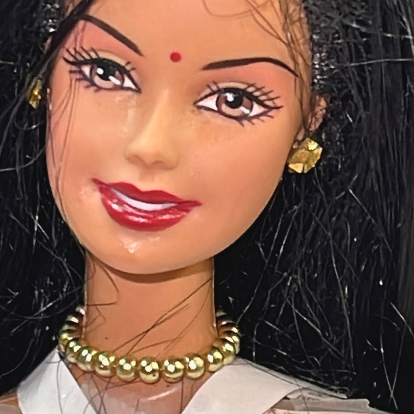 Gorgeous Vintage Indian Barbie,Vermillion Bindi, Luxurious Black Hair, Jewellery & Ingenious Paper Clothing