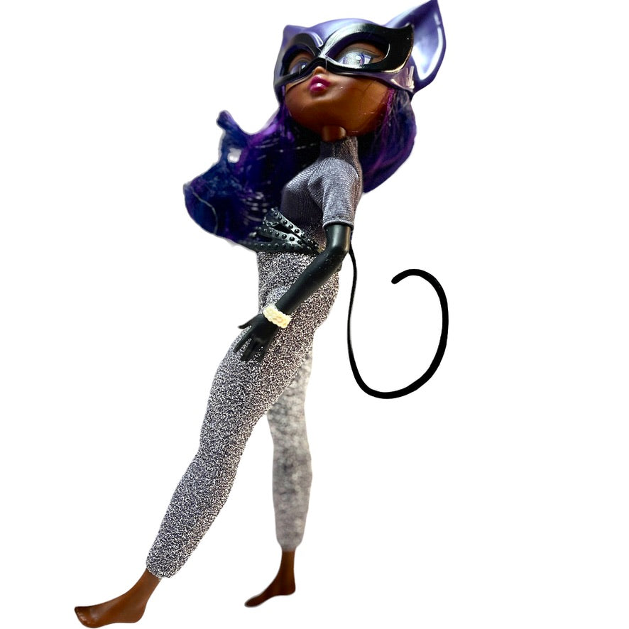 DC Superheroes Girls, 'Catwoman, ' 11" Action Doll with Headgear, Belt and Bracelets in GUC