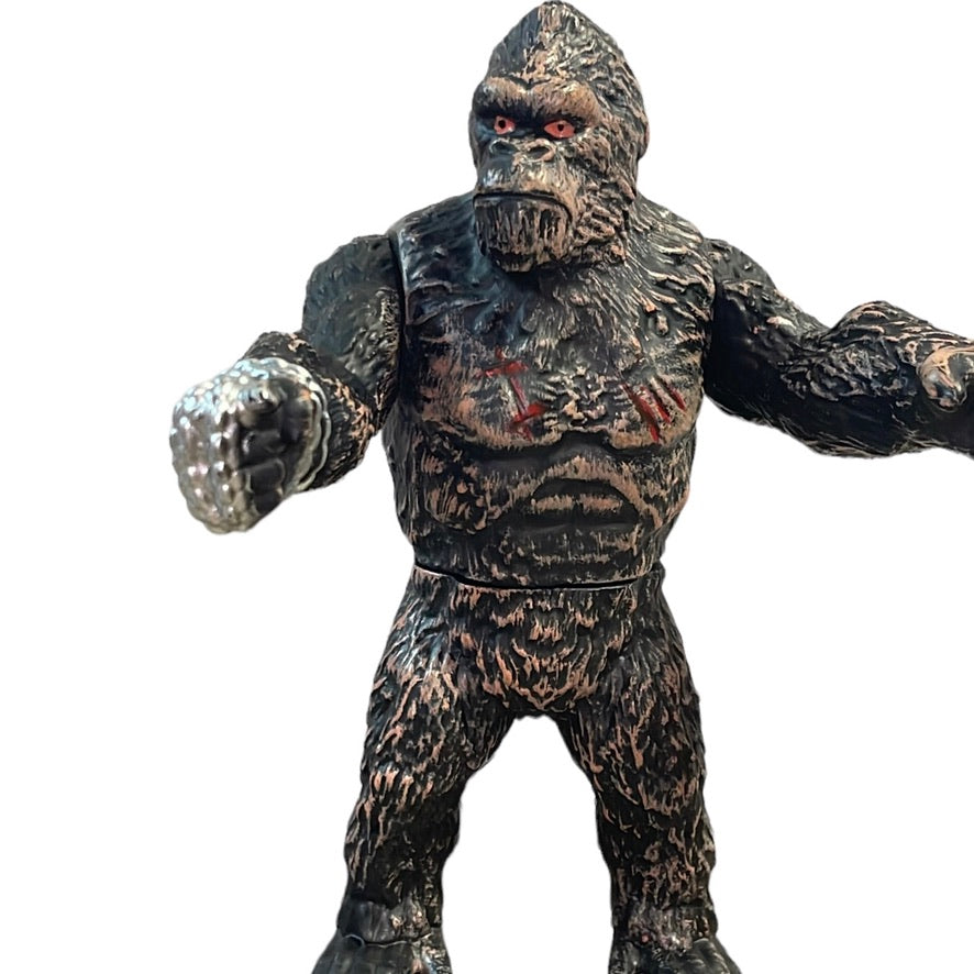 King Kong Figurine, 9" Finely  Detailed, Swivel Hips, Moveable Arms, Red Eyes, Silver Painted Chain