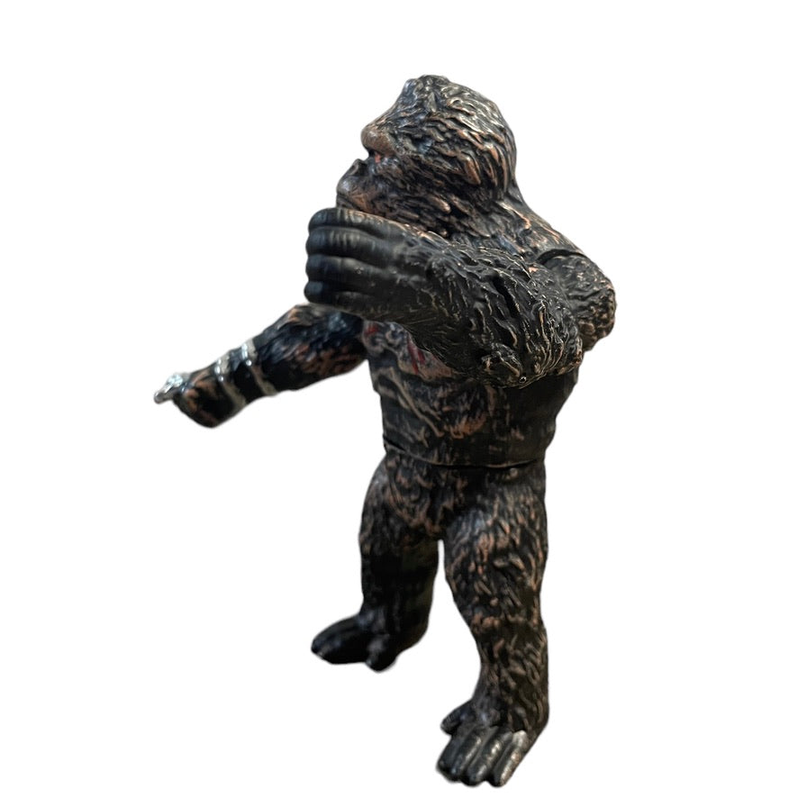 King Kong Figurine, 9" Finely  Detailed, Swivel Hips, Moveable Arms, Red Eyes, Silver Painted Chain