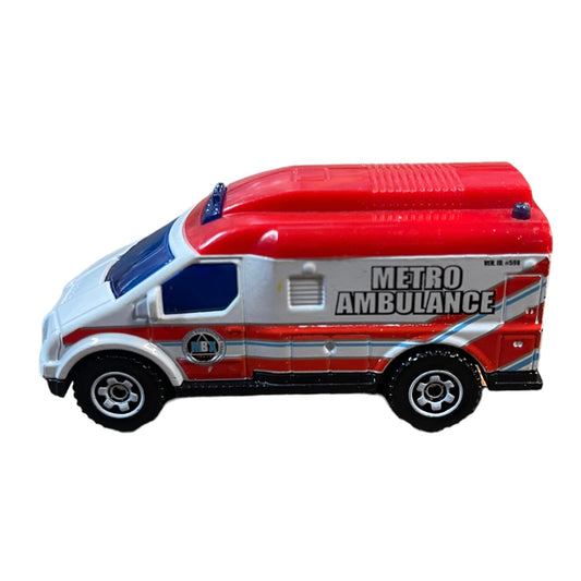 2013 Matchbox Metro Ambulance Diecast Red/White Emergencey Vehicle EUC