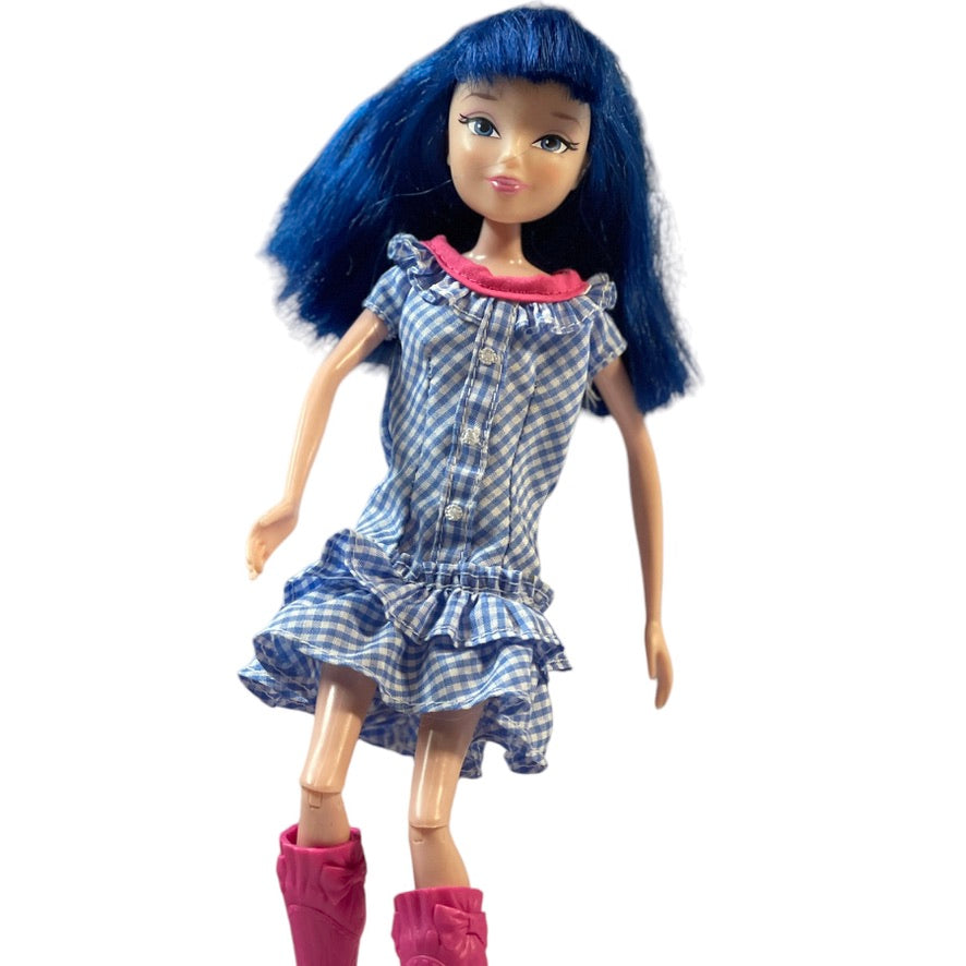 Winx Club Concert Doll Jakks Pacific, Blue Hair, Blue Gingham Dress, Articulated Legs with High Pink Boots in EUC