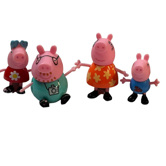 Peppa's Family! Daddy, Mommy, George and Peppa Plastic Figurines, Toys/Cake Toppers